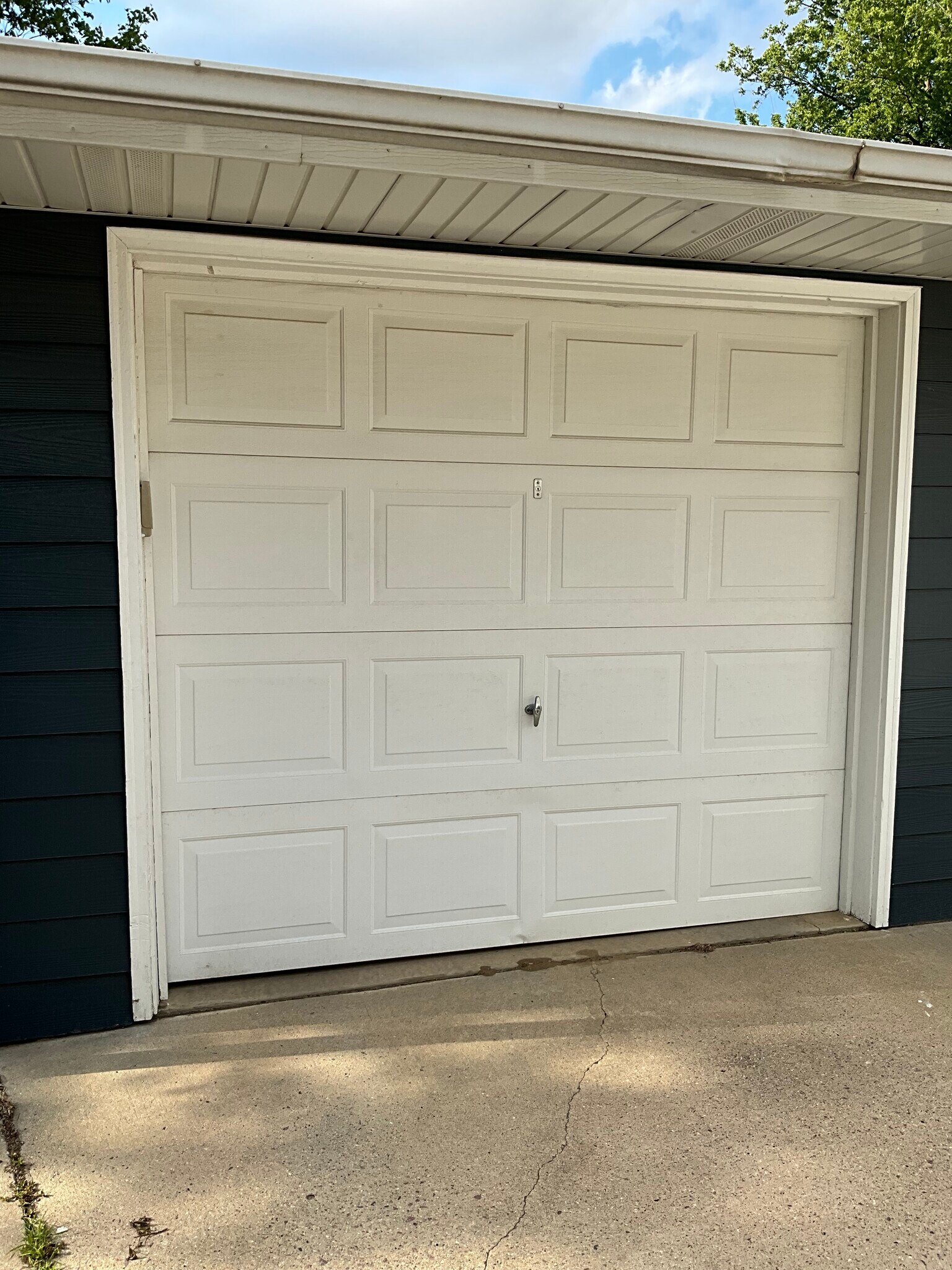 Garage with Automatic Garage Door - 4609 S Baha Ave