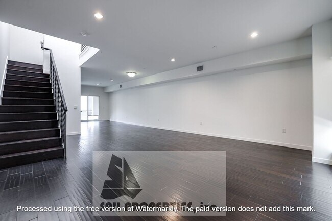 Building Photo - Experience luxurious beach living -Marina ...