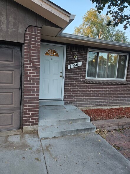 Building Photo - 10665 W Dakota Ave