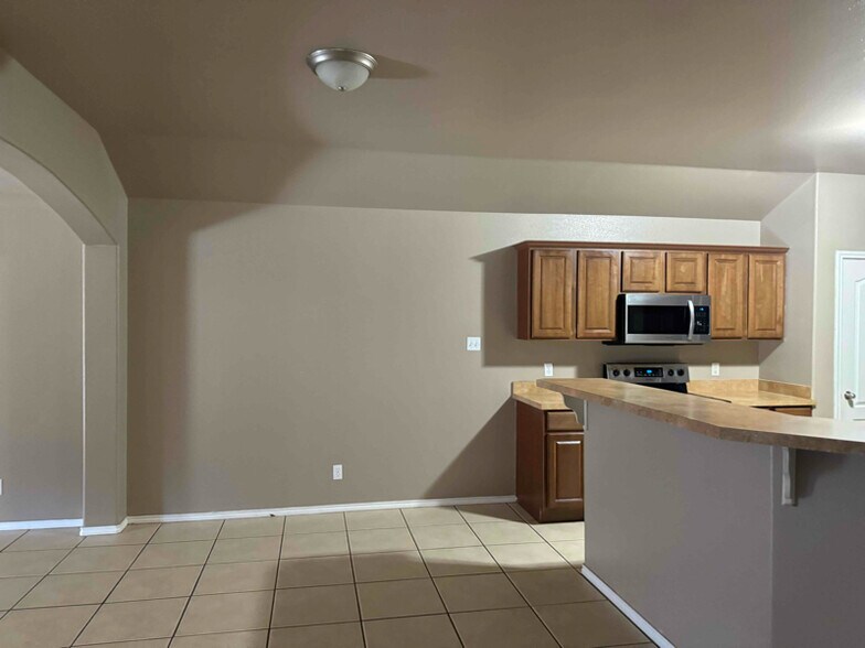 Building Photo - 5541 Medford Ct