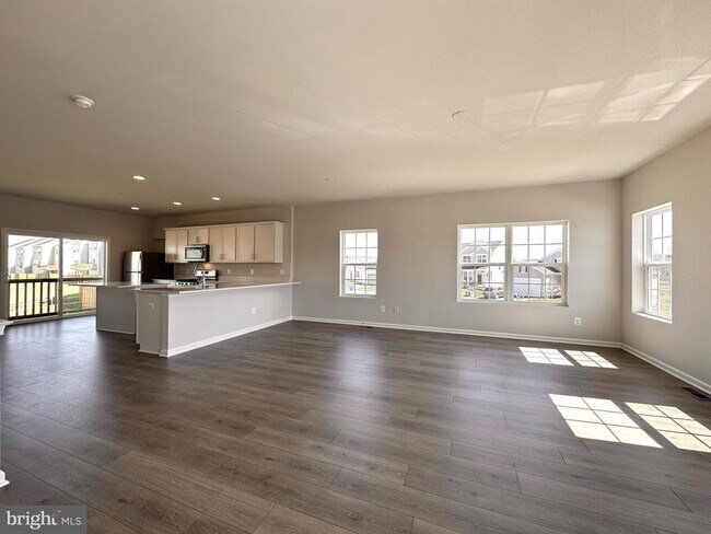 Building Photo - 526 Parkland Dr