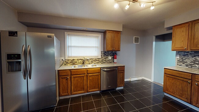 Building Photo - 1022 E Colvin St