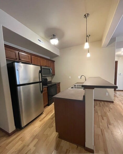 kitchen - 1820 W Benton St