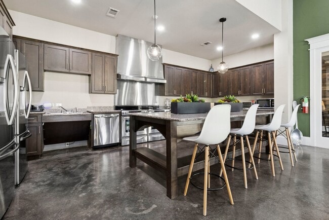 Building Photo - Silverado Apartments