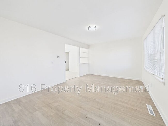 Building Photo - 5017 Dodson Ave