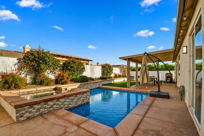 Building Photo - 80746 Diamondback Trail