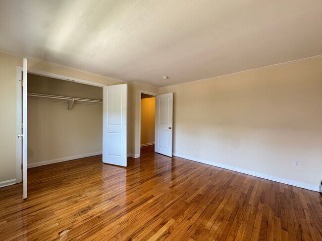 Building Photo - 27 Savin Ct
