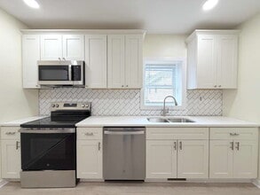 Building Photo - FULLY RENOVATED APARTMENT