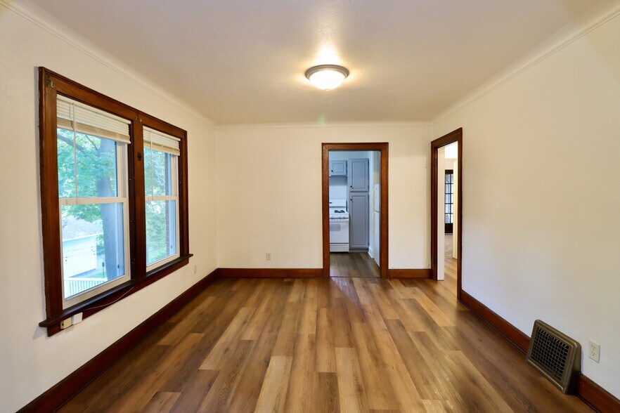 Building Photo - 744 Central Ave