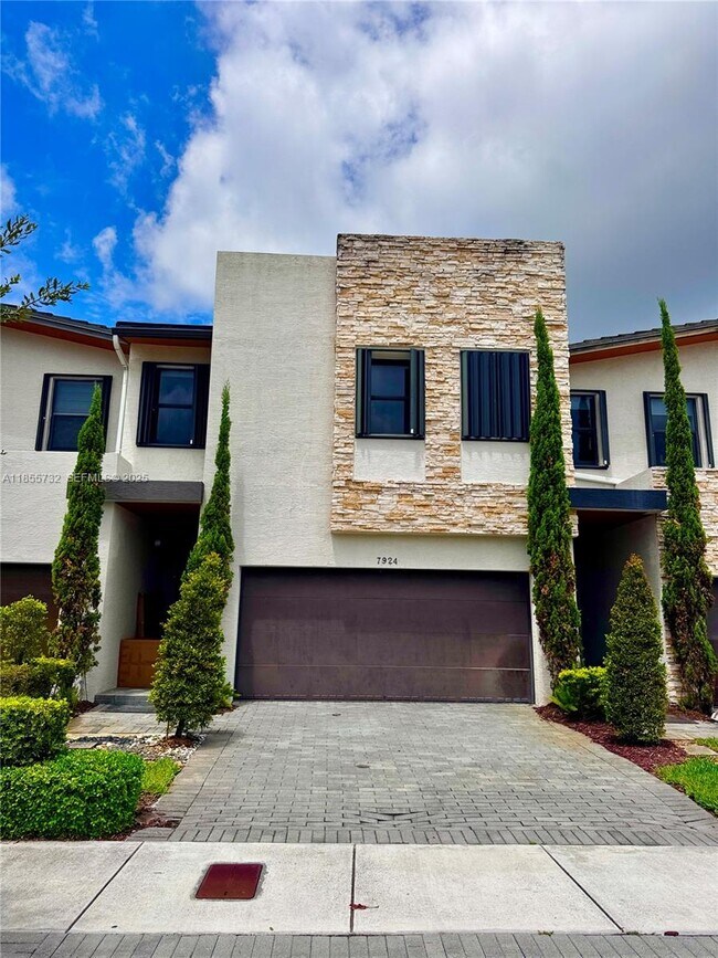 Building Photo - 7924 NW 105th Ave