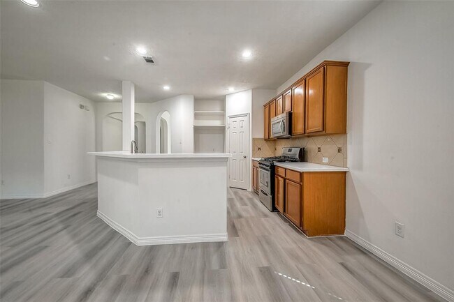 Building Photo - 520 West Fork