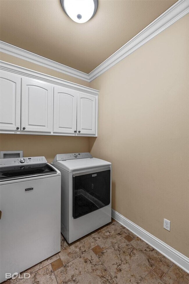 Building Photo - 337 Wood Springs