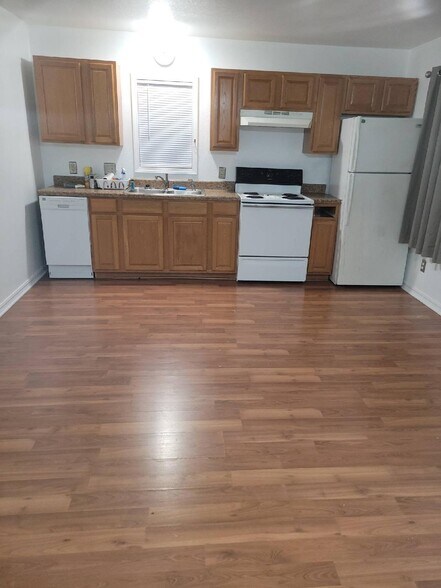 Building Photo - 832 W Eagle St