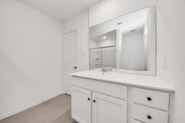 Building Photo - 248 Hazy Pnes Ln