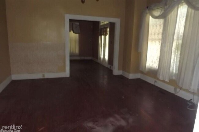 Building Photo - 408 W Harding Ave