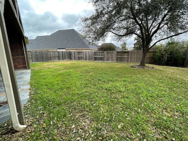 Building Photo - 1759 Lakeside Enclave Dr