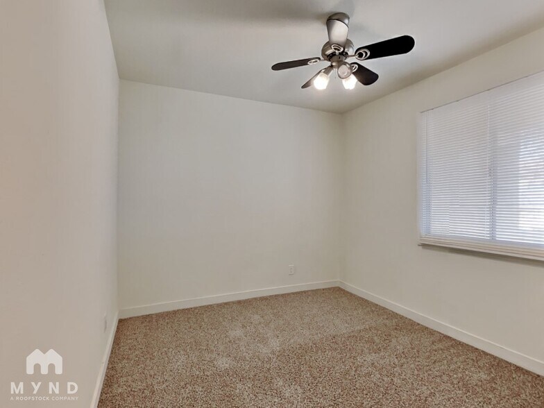 Building Photo - 4440 W Solano Dr N