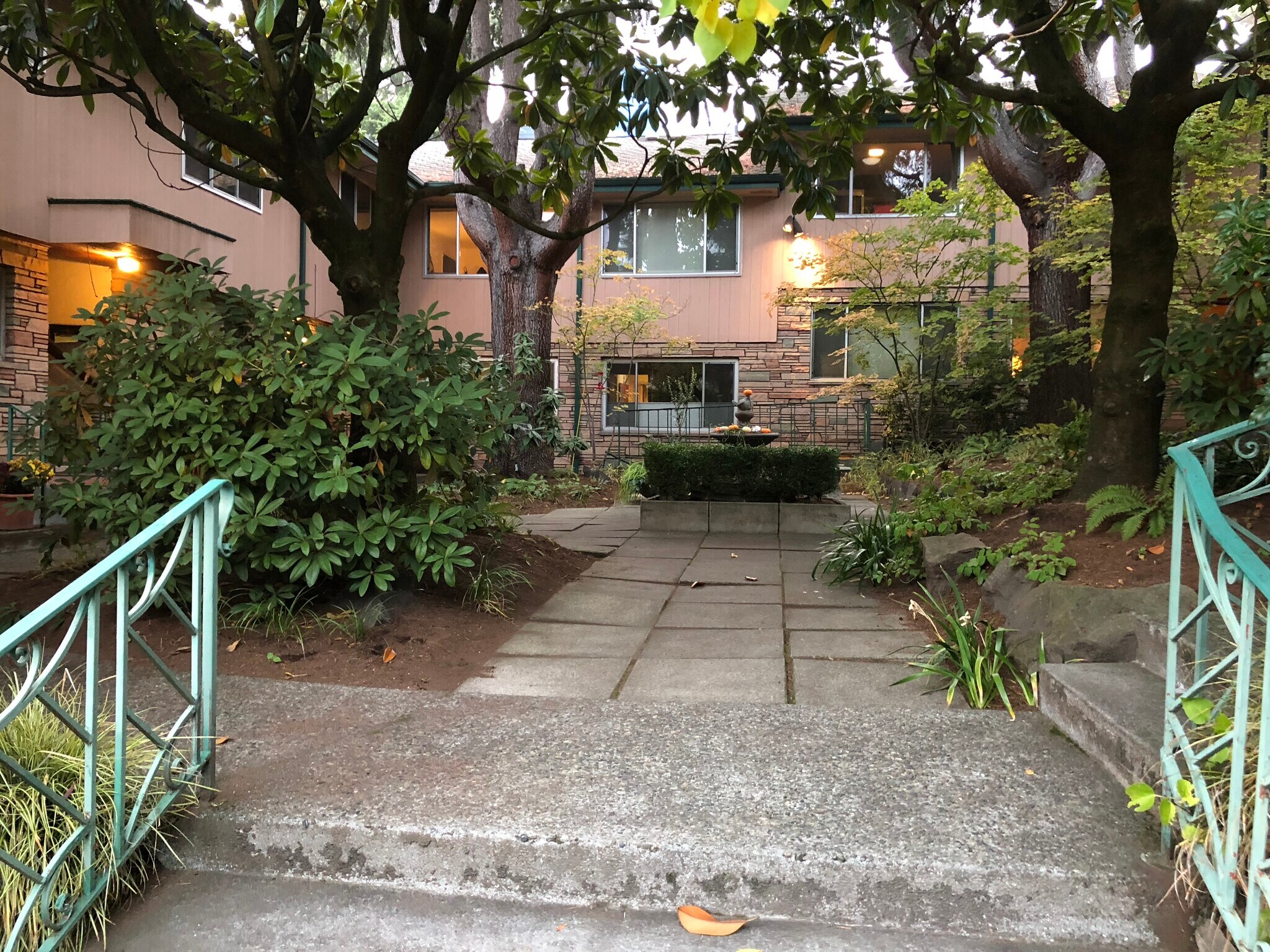 Building Photo - 711 3rd Ave W
