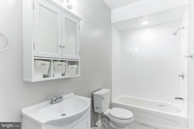 Building Photo - 667 N 39th St
