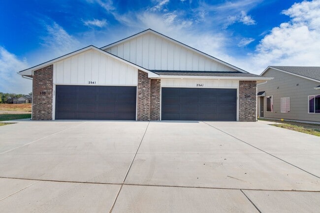 Building Photo - 2933 S Maize Ct