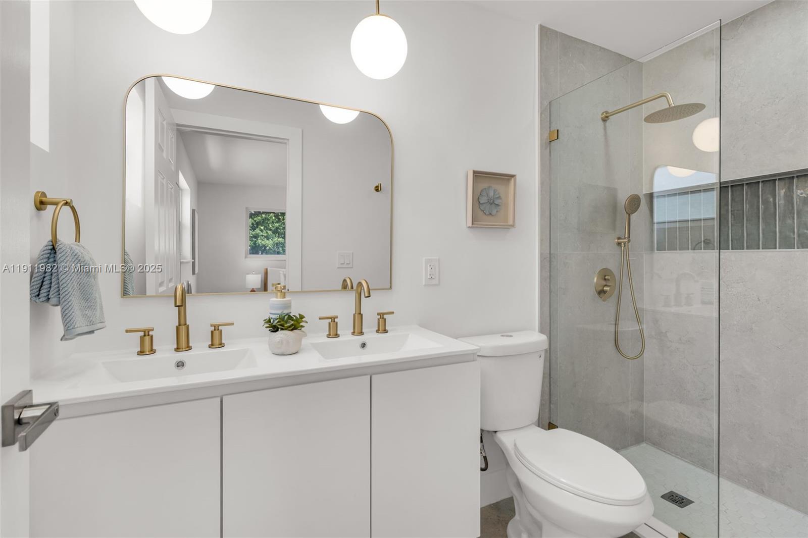 Building Photo - 3920 Hayes St