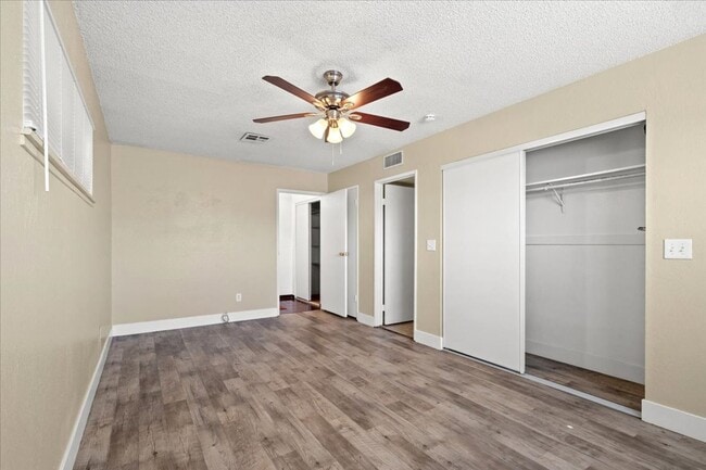 Building Photo - Fabulous Home!