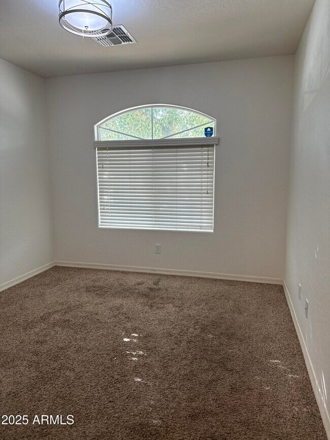 Building Photo - 5623 S 27th Dr