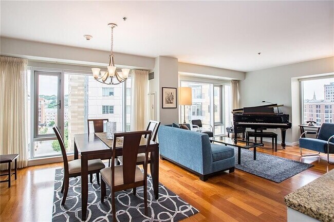 Building Photo - "Chic 1-Bedroom Urban Retreat with Granite...
