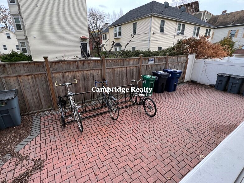 Building Photo - 118 Columbia St