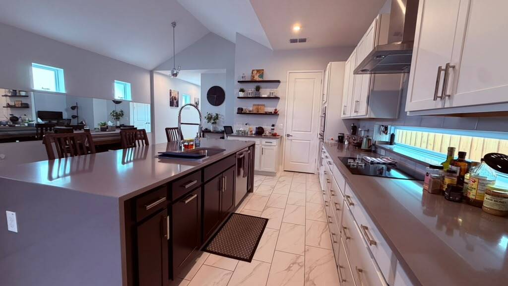 Building Photo - 12858 Salk Way