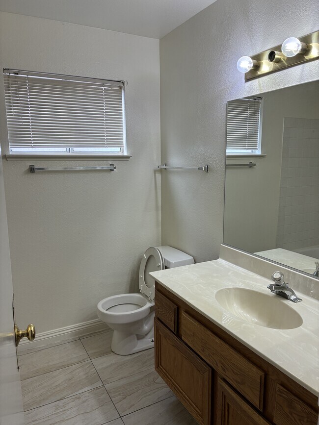 Building Photo - 6437 Chippindale Ln