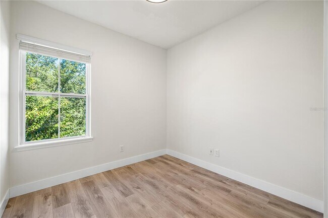 Building Photo - 7819 Hardenton St