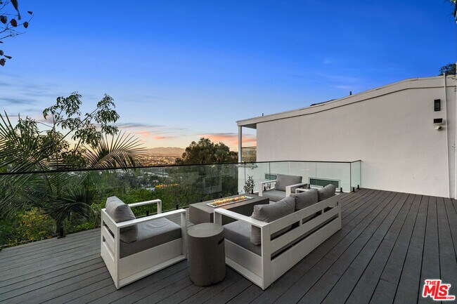 Building Photo - 3541 Multiview Dr