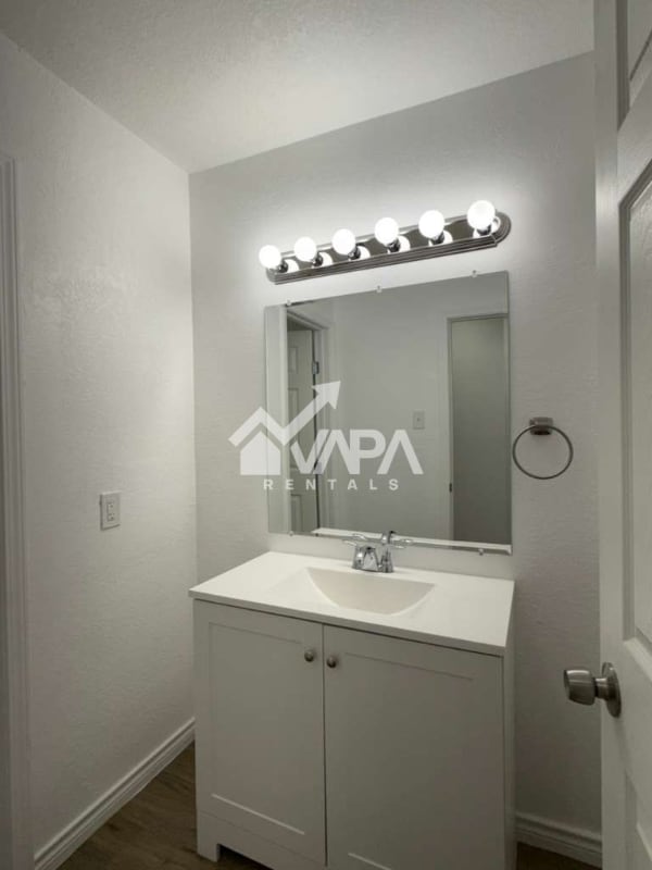 Building Photo - 774 Sawtooth Dr