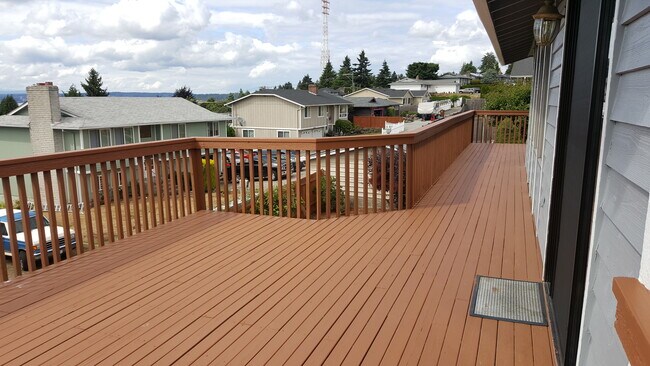 Building Photo - 1870 N Skyline Dr