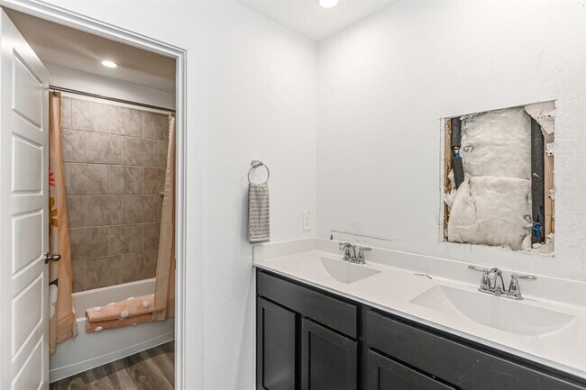 Building Photo - 2930 Crown Gate Dr