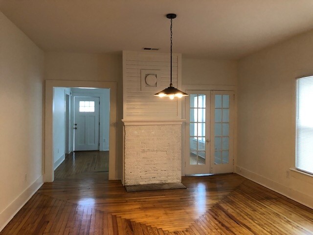 Building Photo - 821 Green Ave