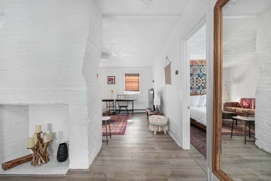 Building Photo - 136 Main St