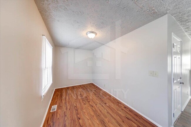 Building Photo - 8432 E 37th Pl