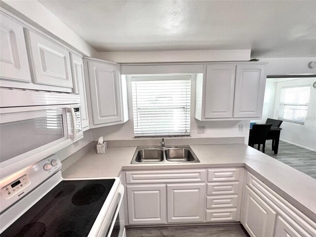 Building Photo - 4640 Taray Ln