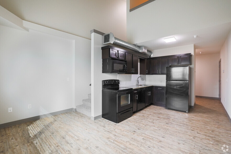 Primary Photo - Pinnacle Lofts