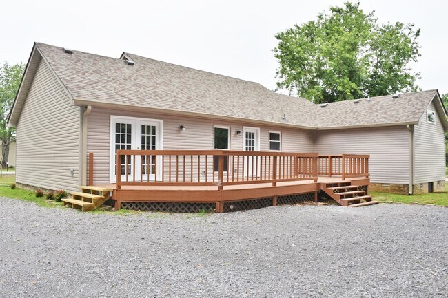 Building Photo - Beautifully remodeled 4BR/2BA one level home in M'boro, triple Rockvale schools!