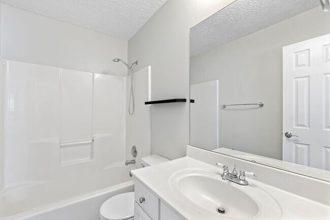 Building Photo - 2 bed/2 bath bungalow in the wonderful Bri...
