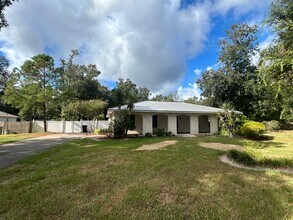 Building Photo - STUNNING 4BR/2BA Home with PRIVATE POOL & ...
