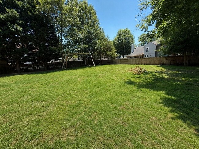 Building Photo - Spacious 4-Bedroom Cul-de-Sac Home with Fenced Yard!