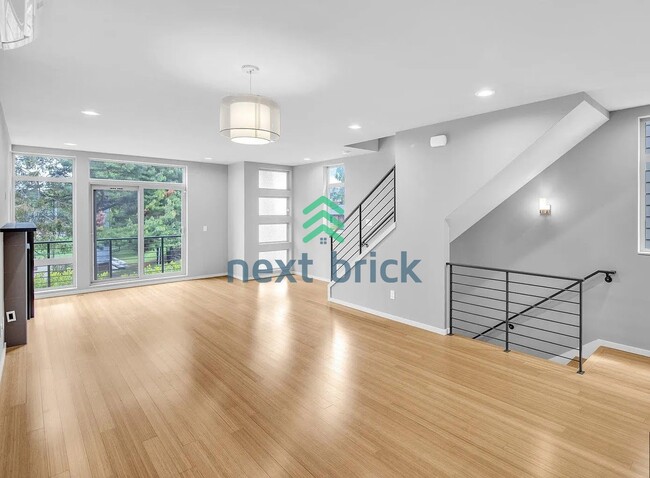 Building Photo - 3BR / 3BA Single-Family Home in Desirable Seattle Neighborhood