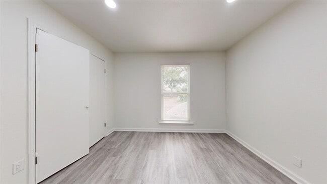 Building Photo - 7415 Alcomita Dr