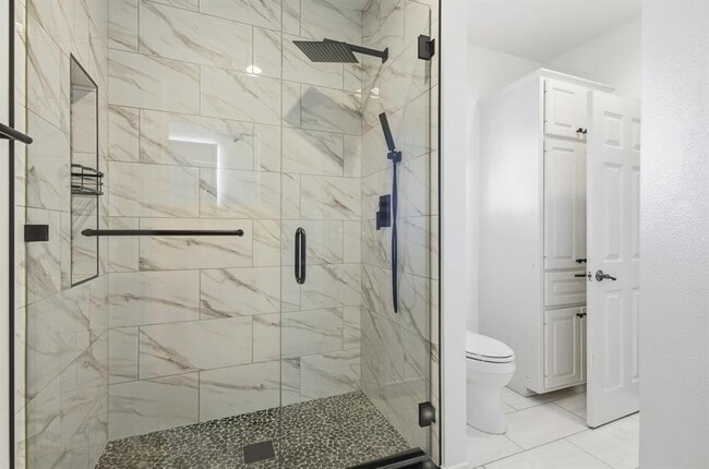 Building Photo - 1213 Grosvener Ct