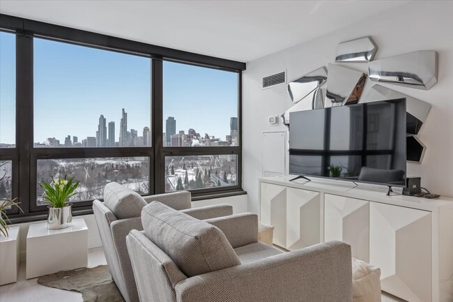 Building Photo - 360 E Randolph St