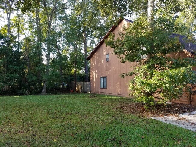 Building Photo - $1450 - 3/2/1 - MOVE IN SPECIAL  - Upstair...
